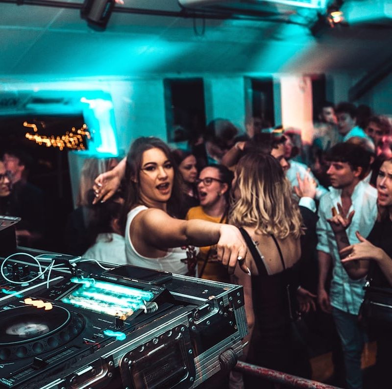 fiesta con bebidas sin alcohol