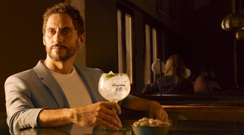 Paco León es suma a la febre de les begudes sense alcohol