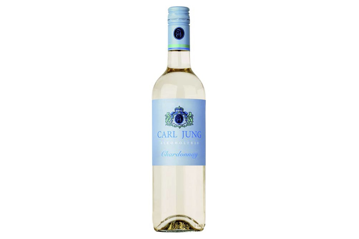 Blue White Jung - Dolphin Carl - Chardonnay Wine Alcoholic Non